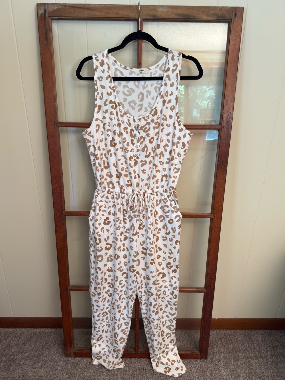 entro White Tan Leopard Print Jumpsuit Size Large Sleeveless Wide Leg Comfy